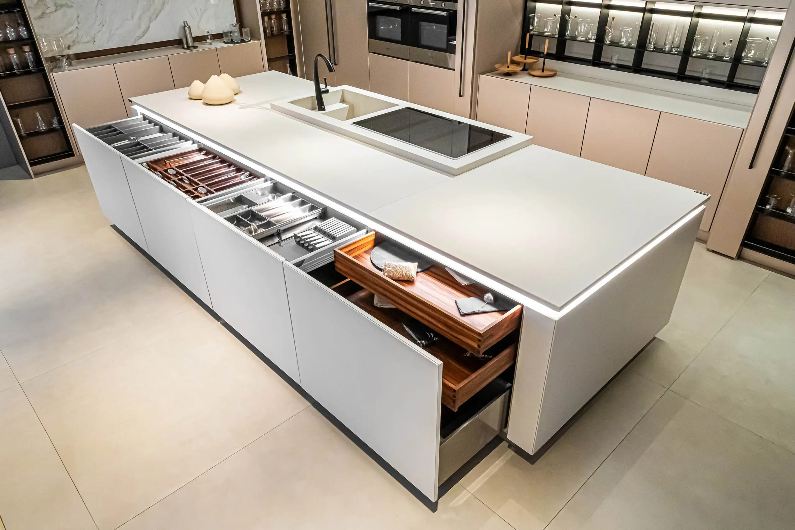 Contemporary Minimalist Kitchen Remodel by Dell Anno Home Design project photo 2